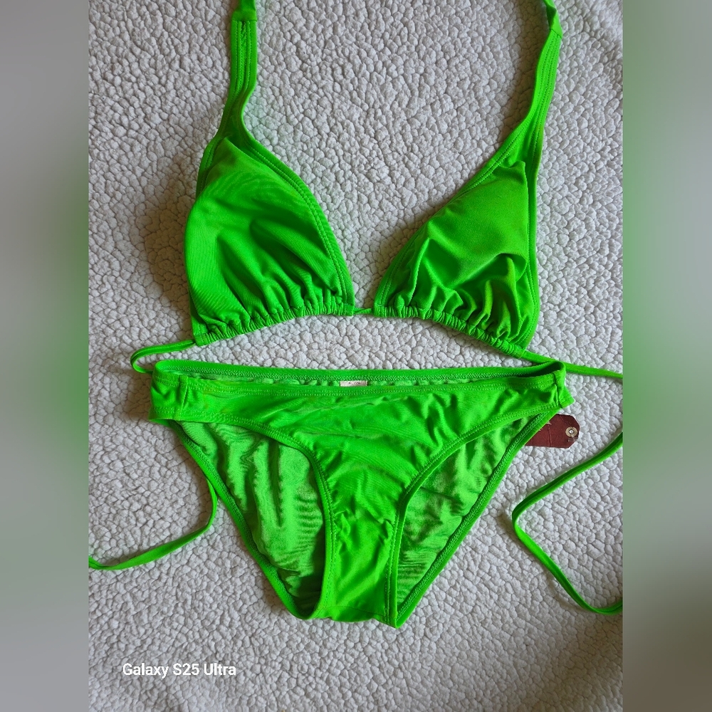 Arizona Jean Company Bright Green Bikini Set. NWT. Medium